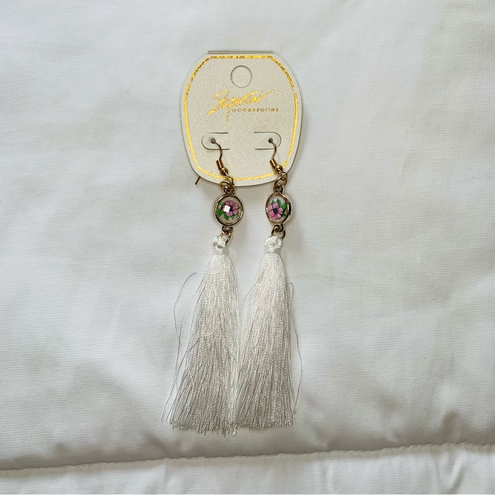 Superstar Accesories White Floral Earings